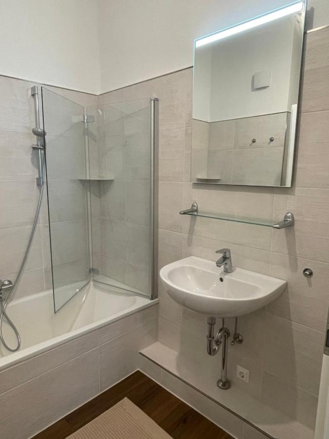 Erfbnb - 40Qm Apartment Mit Kueche, Bad, Schlaf-Wohnzimmer In Erfurt Sued - Stadnah- Wlan Екстериор снимка